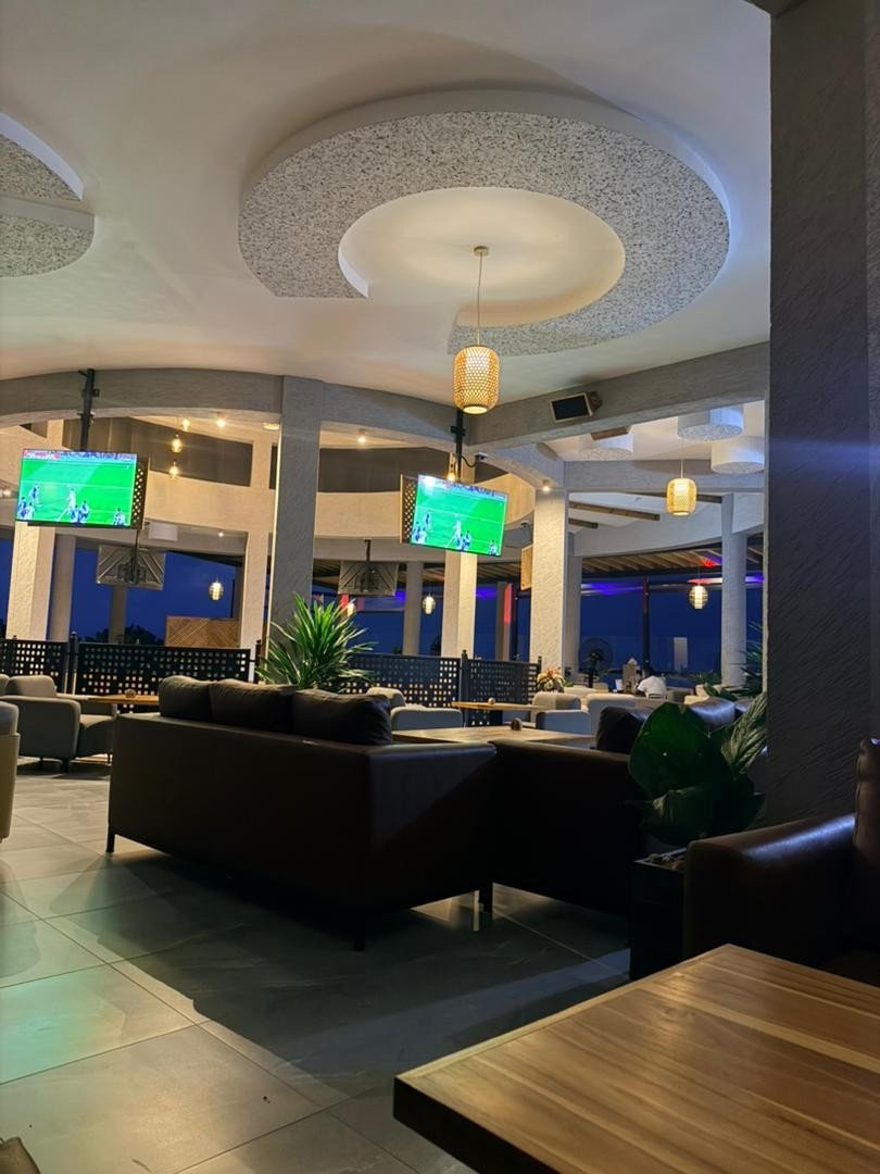 Everest sports lounge interior