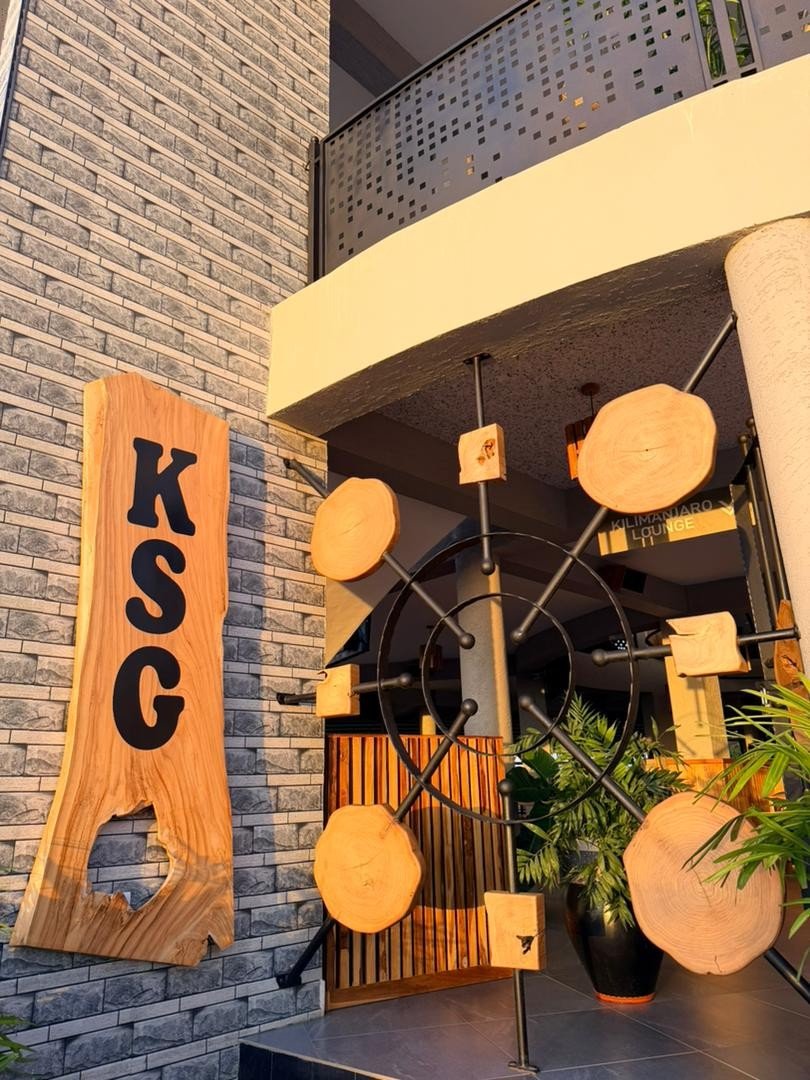 KSG entrance and Kilimanjaro Lounge sign